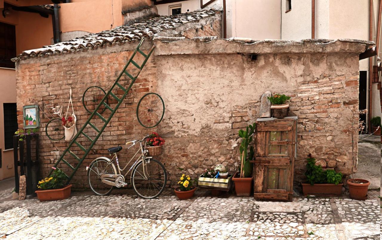 Torre Della Botonta Bed & Breakfast Castel Ritaldi Bagian luar foto