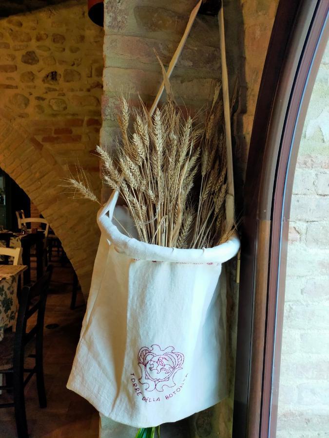 Torre Della Botonta Bed & Breakfast Castel Ritaldi Bagian luar foto