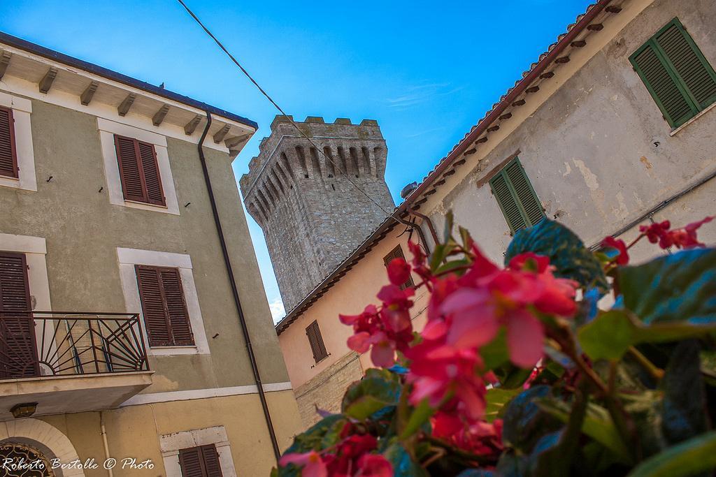 Torre Della Botonta Bed & Breakfast Castel Ritaldi Bagian luar foto