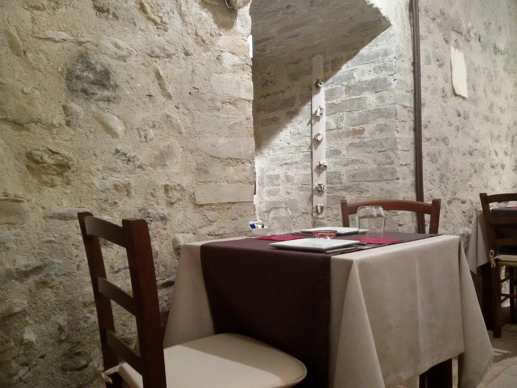 Torre Della Botonta Bed & Breakfast Castel Ritaldi Bagian luar foto