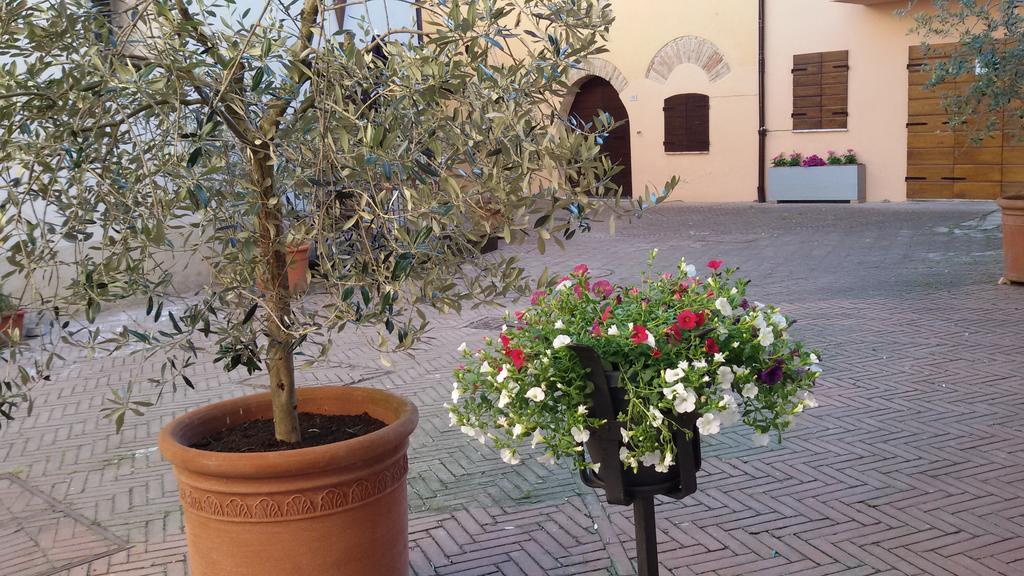 Torre Della Botonta Bed & Breakfast Castel Ritaldi Bagian luar foto