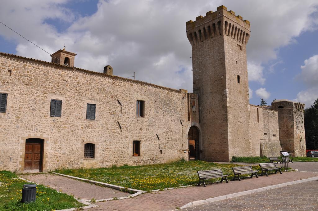 Torre Della Botonta Bed & Breakfast Castel Ritaldi Bagian luar foto