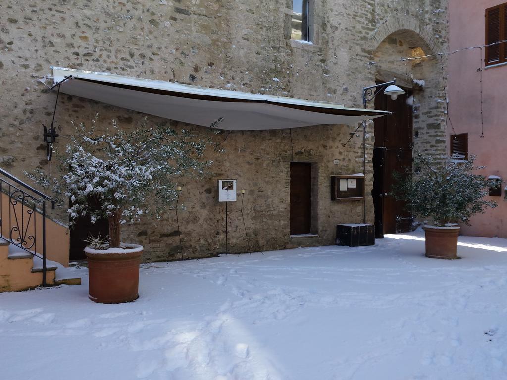 Torre Della Botonta Bed & Breakfast Castel Ritaldi Bagian luar foto