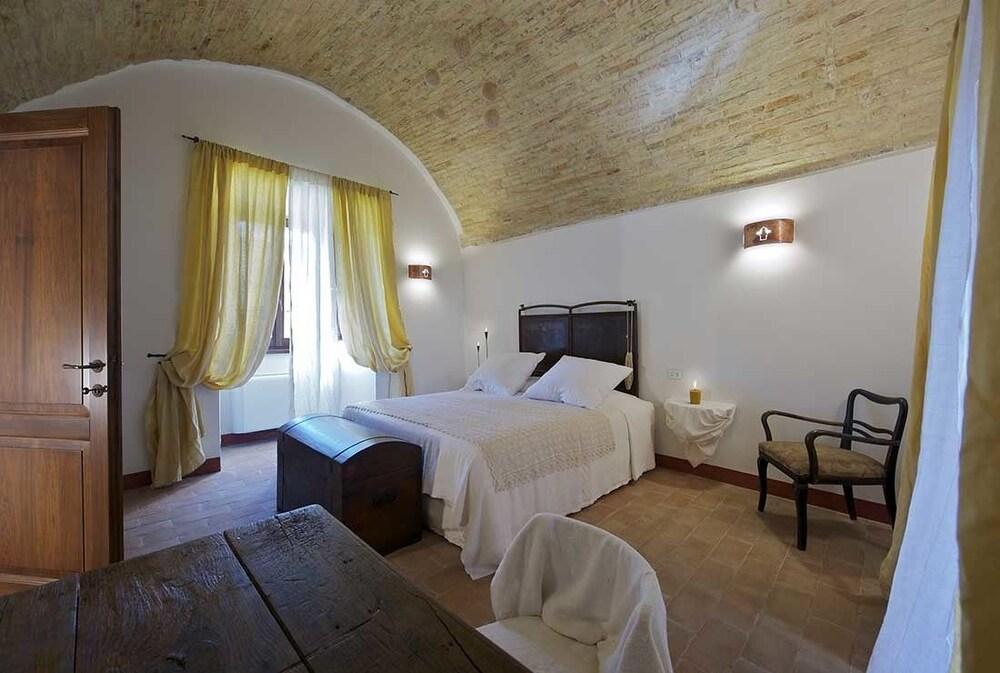 Torre Della Botonta Bed & Breakfast Castel Ritaldi Bagian luar foto